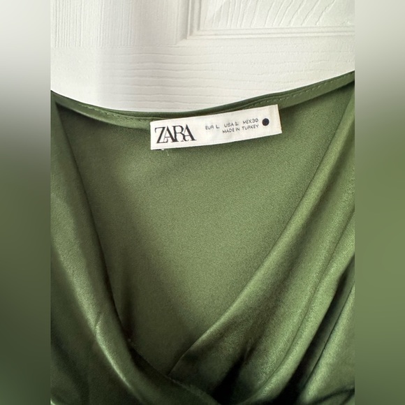 Lingerie style emerald colored dress - Picture 4 of 5